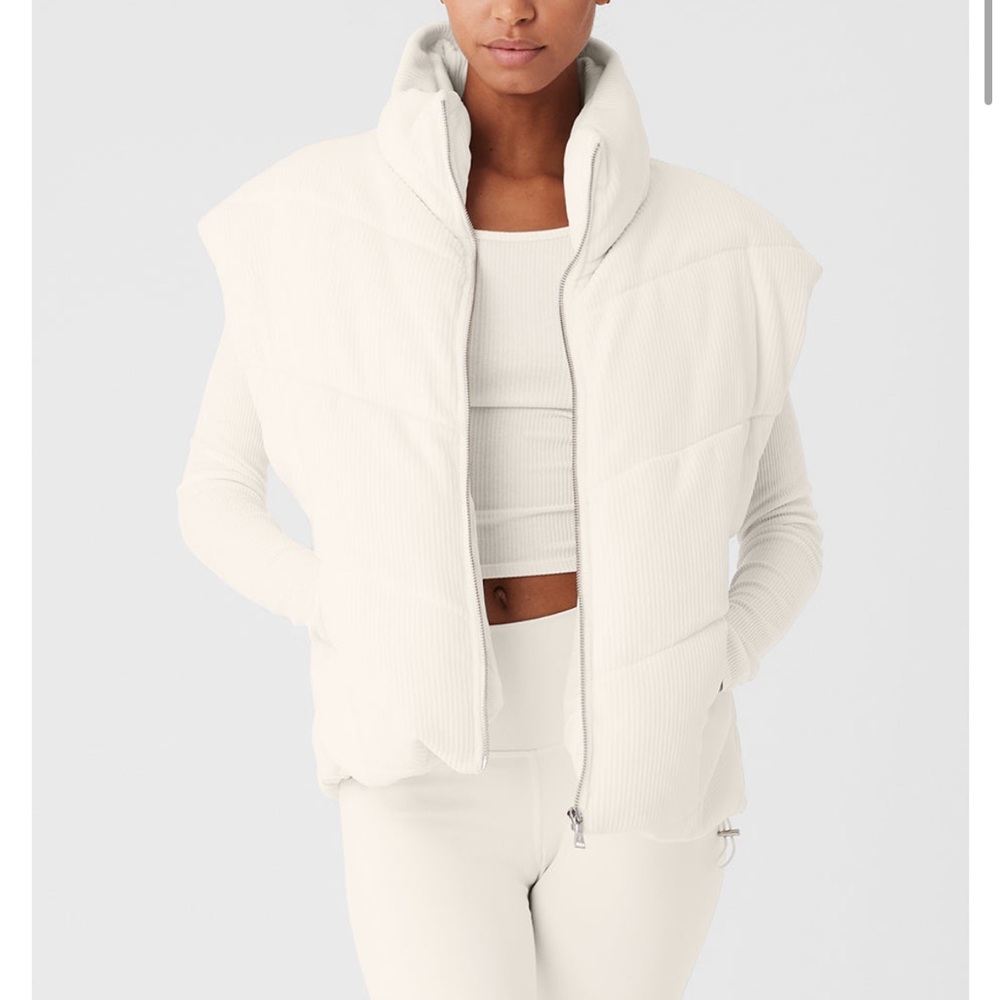 NWT alo yoga ribbed velour mountain side puffer vest ivory small